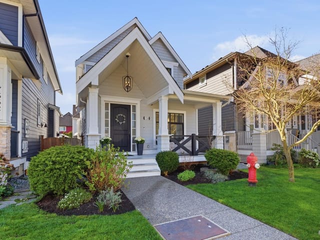 House for sale in Surrey, South Surrey White Rock, 17330 2nd Avenue, 263131242 | Realtylink.org