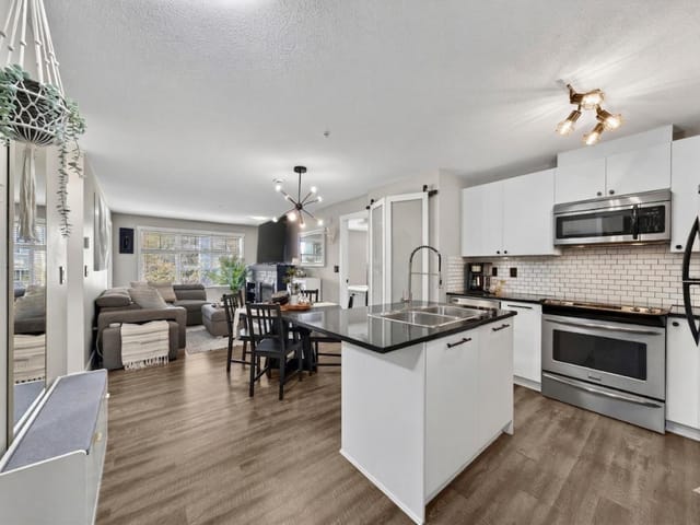 Apartment for sale in Surrey, Cloverdale, 301 6500 194 Street, 263131369 | Realtylink.org