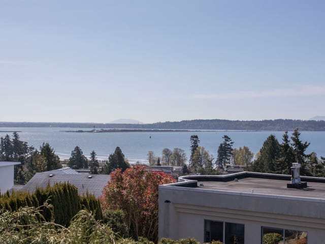 House for sale in White Rock, South Surrey White Rock, 15662 Semiahmoo Avenue, 263131493 | Realtylink.org