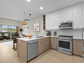 Apartment for sale in White Rock, South Surrey White Rock, 102 14022 North Bluff Road, 263132124 | Realtylink.org