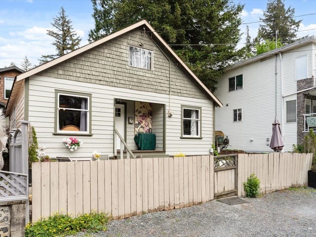 House for sale in Cultus Lake, Cultus Lake & Area, 253 First Avenue, 263132206 | Realtylink.org