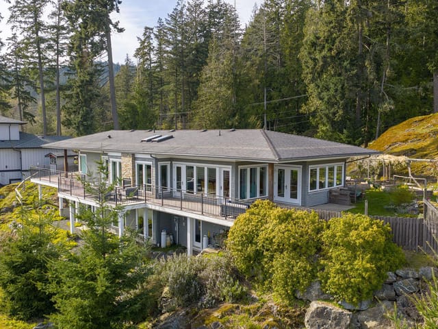 House for sale in Bowen Island, Bowen Island, 889 Cowan Point Drive, 263132697 | Realtylink.org