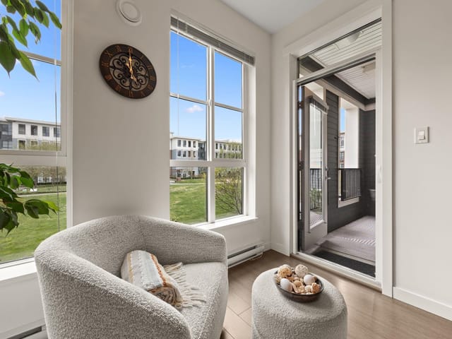 Apartment for sale in Surrey, South Surrey White Rock, 231 15138 34 Avenue, 263132764 | Realtylink.org