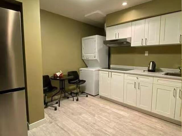 House for rent in Surrey, South Surrey White Rock, 1/2 Basement-2 15447 37a Avenue, 263132854 | Realtylink.org