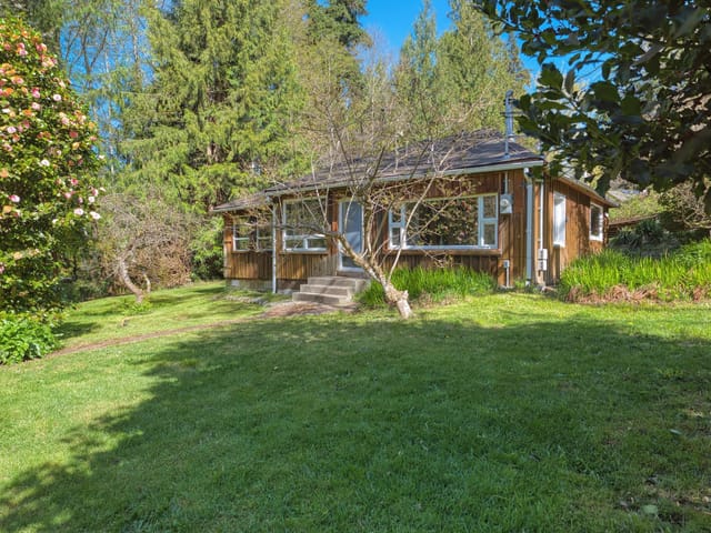 House for sale in Halfmoon Bay, Sunshine Coast, 8200 Redrooffs Road, 263133435 | Realtylink.org