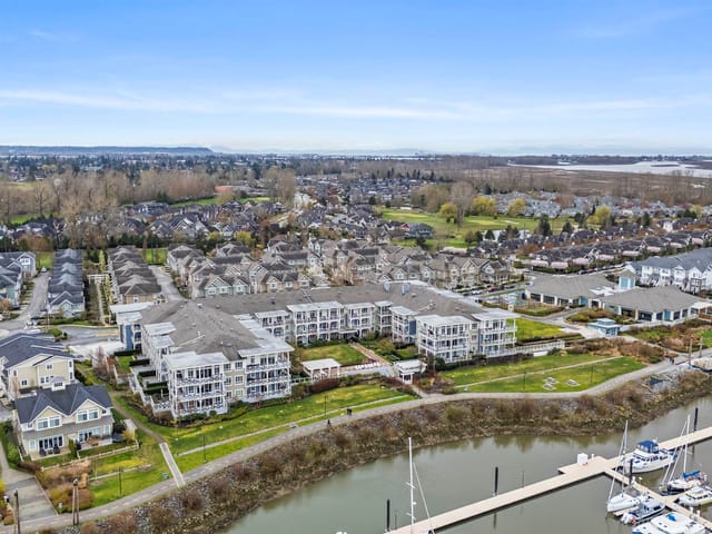 Apartment for sale in Ladner, Ladner, 220 5535 Admiral Way, 263133567 | Realtylink.org