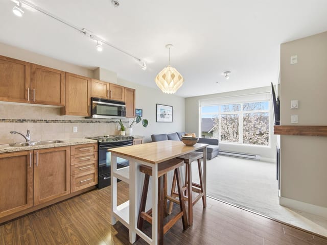 Apartment for sale in Squamish, Squamish, 319 1211 Village Green Way, 263133735 | Realtylink.org