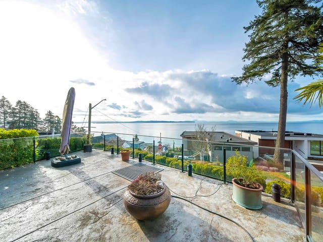 House for sale in White Rock, South Surrey White Rock, 14533 Magdalen Avenue, 263133818 | Realtylink.org