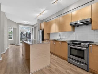 Townhouse for rent in Burnaby, Burnaby South, 7 5881 Irmin Street, 263133877 | Realtylink.org