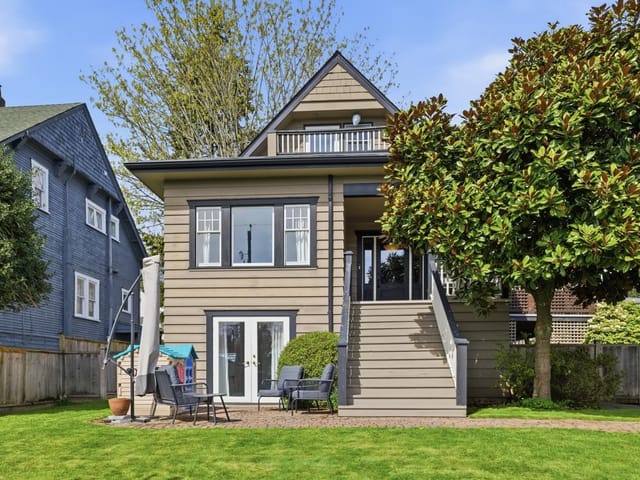 House for sale in North Vancouver, North Vancouver, 424 E Keith Road, 263134003 | Realtylink.org