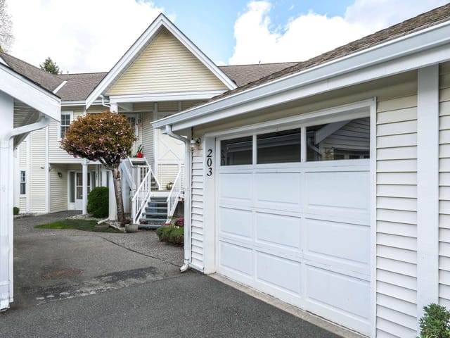Townhouse for sale in Surrey, Surrey, 203 9109 154 Street, 263134690 | Realtylink.org