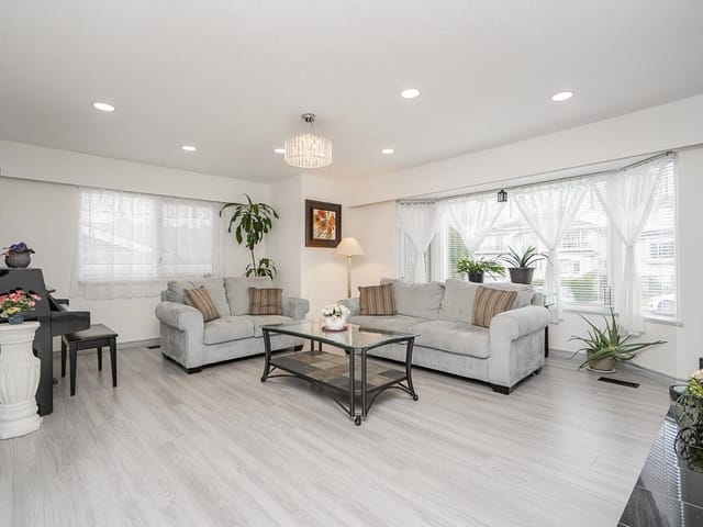 House for sale in Burnaby, Burnaby East, 8255 18th Avenue, 263135074 | Realtylink.org