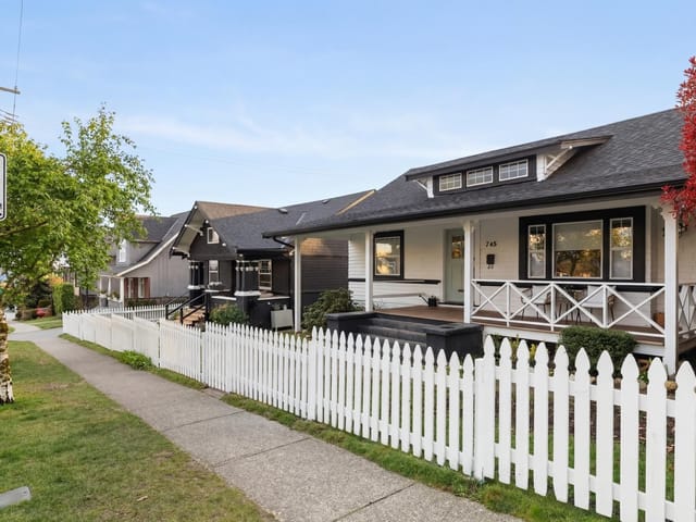 House for sale in North Vancouver, North Vancouver, 737-745 St. Andrews Avenue, 263135396 | Realtylink.org