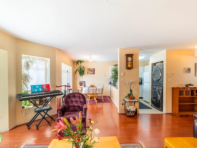 Apartment for sale in Vancouver, Vancouver East, 301 2677 E Broadway, 263135550 | Realtylink.org