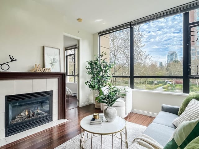 Apartment for sale in Burnaby, Burnaby South, 301 7368 Sandborne Avenue, 263135656 | Realtylink.org