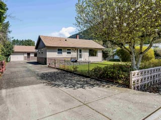 House for sale in Harrison Hot Springs, Harrison Lake, 455 Pine Avenue, 263135833 | Realtylink.org