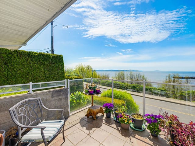 Apartment for sale in White Rock, South Surrey White Rock, 105 15165 Marine Drive, 263136418 | Realtylink.org
