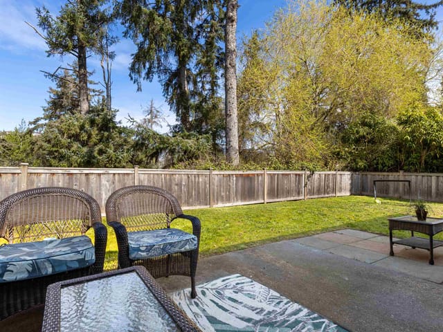 Townhouse for sale in Sechelt, Sunshine Coast, 1 5706 Ebbtide Street, 263136643 | Realtylink.org