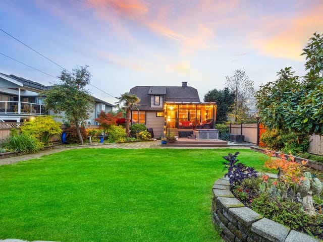 House for sale in North Vancouver, North Vancouver, 402 E 13th Street, 263137103 | Realtylink.org