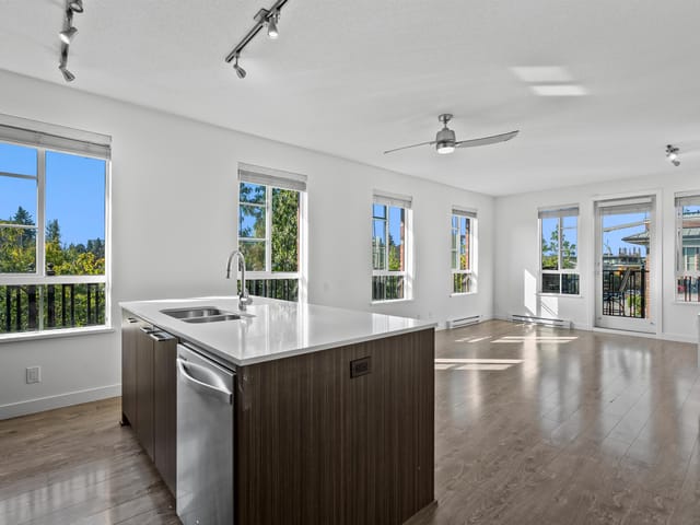 Apartment for sale in Coquitlam, Coquitlam, 301 553 Foster Avenue, 263137119 | Realtylink.org