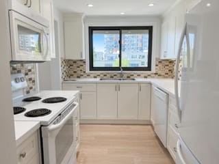 Apartment for sale in White Rock, South Surrey White Rock, 301 15317 Thrift Avenue, 263137640 | Realtylink.org