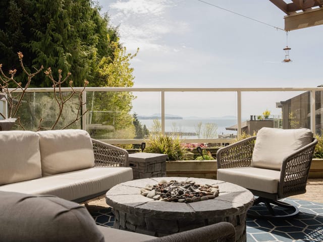 Apartment for sale in White Rock, South Surrey White Rock, 102 15025 Victoria Avenue, 263137718 | Realtylink.org