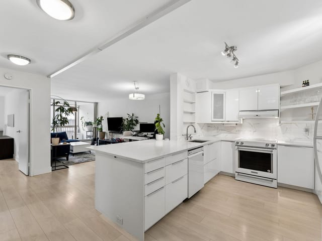 Apartment for sale in North Vancouver, North Vancouver, 905 2024 Fullerton Avenue, 263137722 | Realtylink.org