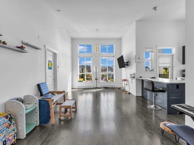 Apartment for sale in Surrey, South Surrey White Rock, 425 15138 34 Avenue, 263137905 | Realtylink.org