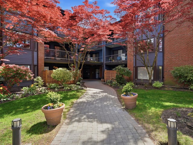 Apartment for sale in Surrey, South Surrey White Rock, 208 15300 17 Avenue, 263138081 | Realtylink.org