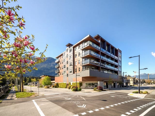 Apartment for sale in Squamish, Squamish, 307 38013 Third Avenue, 263138734 | Realtylink.org