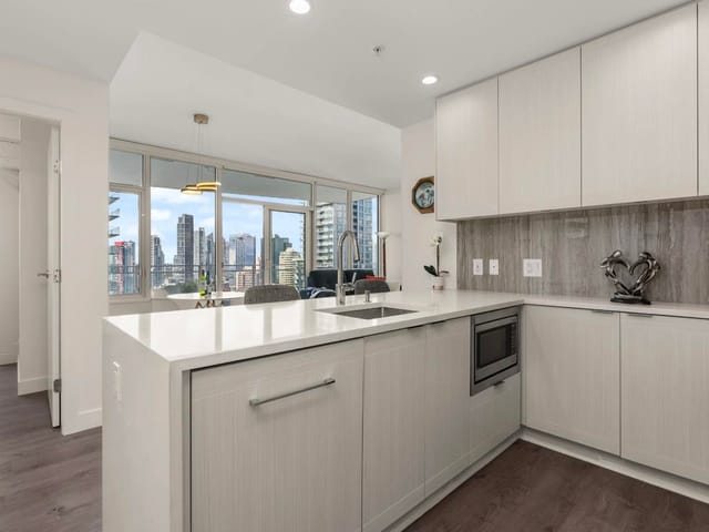 Apartment for sale in Burnaby, Burnaby South, 2207 5051 Imperial Street, 263138965 | Realtylink.org