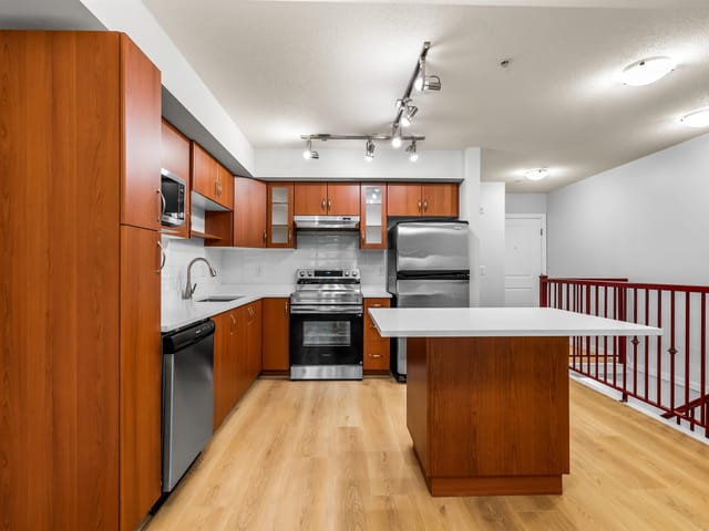 Apartment for sale in Port Moody, Port Moody, 104 160 Shoreline Circle, 263139018 | Realtylink.org