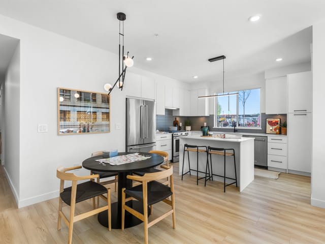 Apartment for sale in Abbotsford, Abbotsford, 203 2771 Montrose Avenue, 263139330 | Realtylink.org