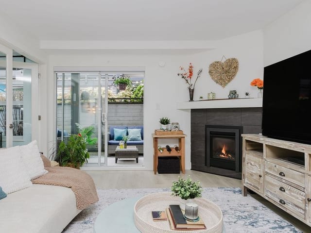 Apartment for sale in Gibsons, Sunshine Coast, 17 689 Park Road, 263139818 | Realtylink.org