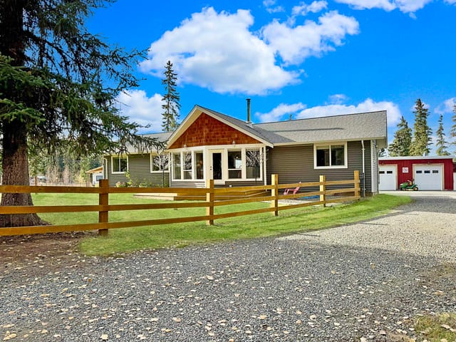 House for sale in Deka Lake / Sulphurous / Hathawa, 100 Mile House, 6284 Macabar Road, 263140176 | Realtylink.org