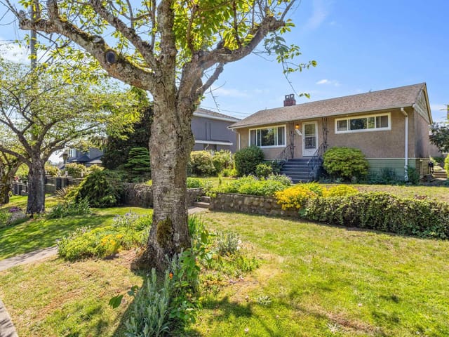House for sale in Burnaby, Burnaby South, 7851 Joffre Avenue, 263140217 | Realtylink.org