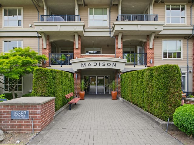 Apartment for sale in Surrey, South Surrey White Rock, 203 15357 17a Avenue, 263140251 | Realtylink.org