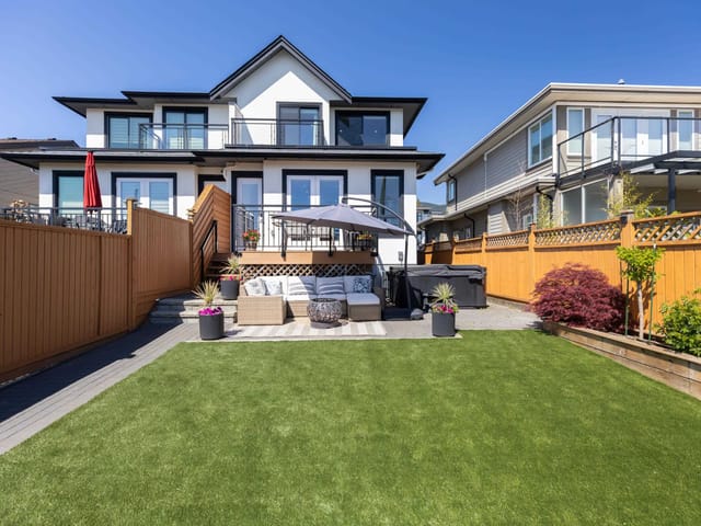 1/2 Duplex for sale in North Vancouver, North Vancouver, 215 E 22nd Street, 263140582 | Realtylink.org