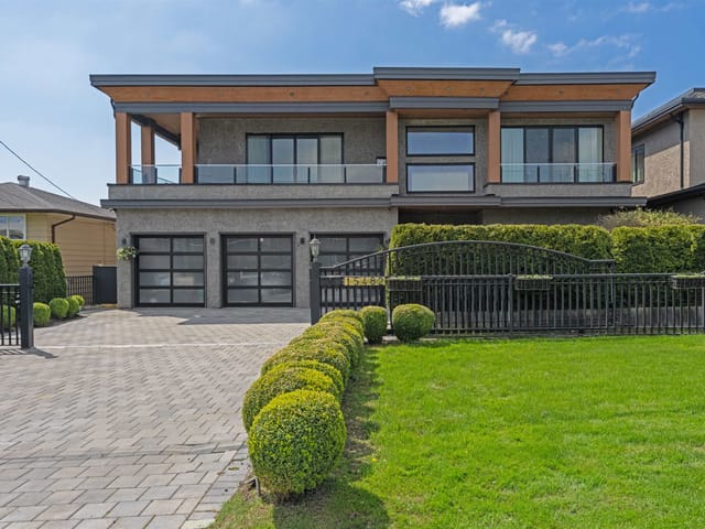House for sale in White Rock, South Surrey White Rock, 15482 Pacific Avenue, 263140687 | Realtylink.org