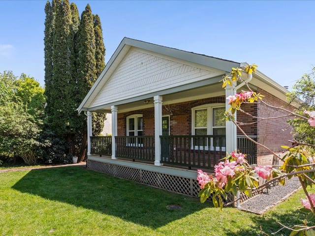 House for sale in Abbotsford, Abbotsford, 34758 Clayburn Road, 263141133 | Realtylink.org