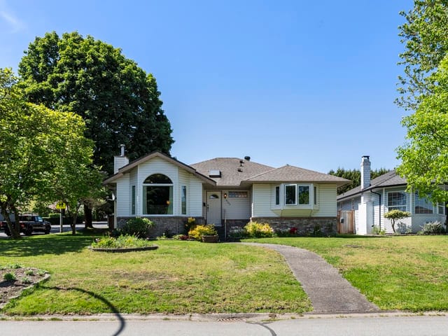 House for sale in Surrey, Surrey, 9109 160a Street, 263141371 | Realtylink.org