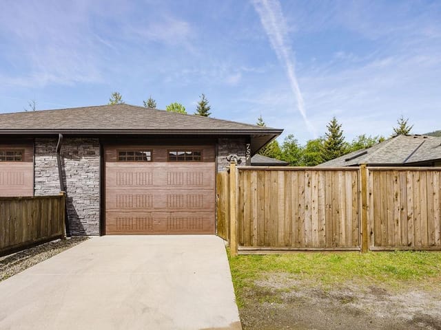 1/2 Duplex for sale in Gibsons, Sunshine Coast, 757 Gerussi Lane, 263141477 | Realtylink.org