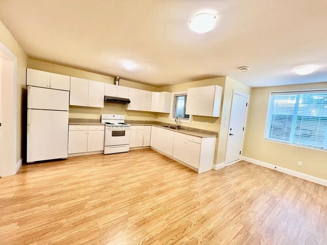 House for rent in Surrey, North Surrey, BASEMENT 111a Ave, 263141525 | Realtylink.org