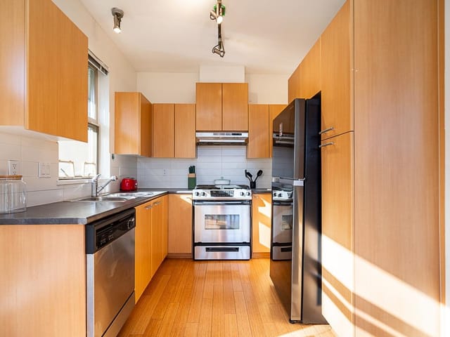 Apartment for sale in Burnaby, Burnaby North, 516 9319 University Crescent, 263141713 | Realtylink.org