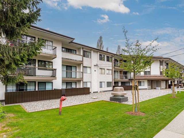 Apartment for sale in White Rock, South Surrey White Rock, 218 15020 North Bluff Road, 263141779 | Realtylink.org