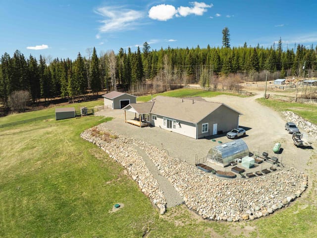 House for sale in Lone Butte, 100 Mile House, 7155 Grossett Road, 263141948 | Realtylink.org