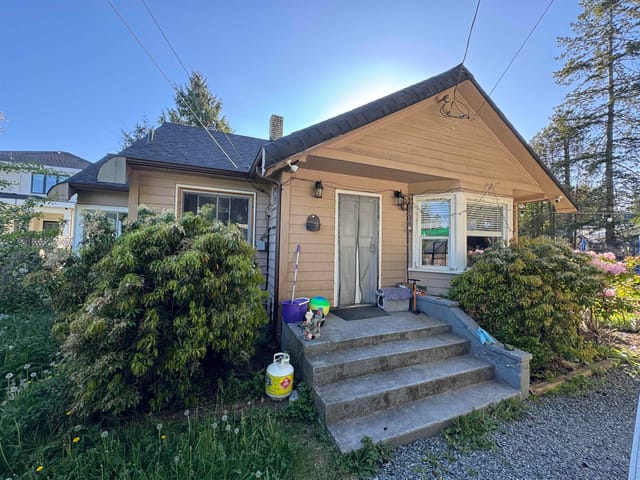 House for sale in Surrey, South Surrey White Rock, 2127 King George Boulevard, 263142258 | Realtylink.org
