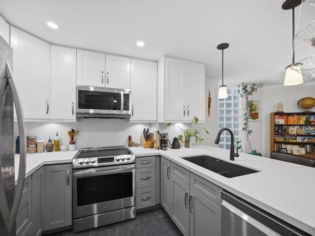 Apartment for sale in North Vancouver, North Vancouver, 202 3187 Mountain Highway, 263142617 | Realtylink.org