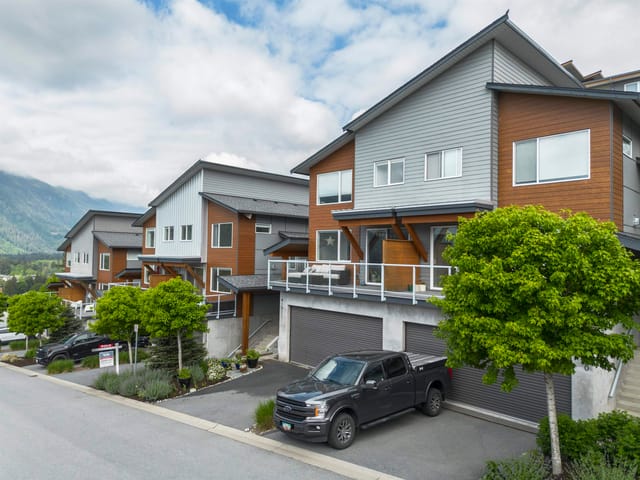 1/2 Duplex for sale in Squamish, Squamish, 41322 Horizon Drive, 263142762 | Realtylink.org