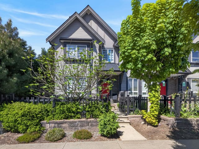 Townhouse for sale in Surrey, Surrey, 102 14555 68 Avenue, 263142789 | Realtylink.org